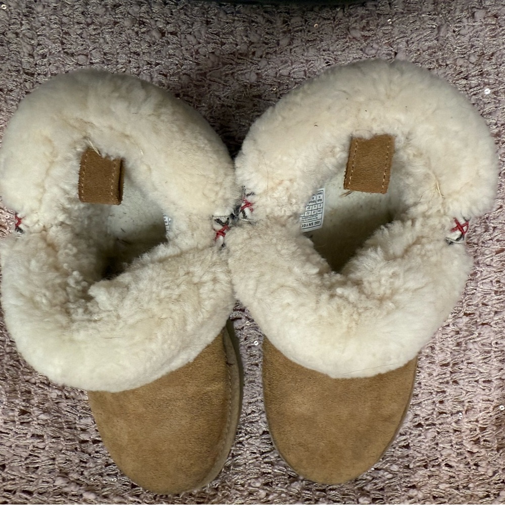UGGS Women’s Size 6 - Picture 12 of 13